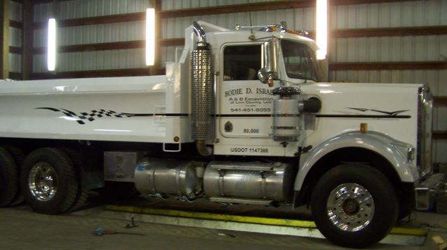 Decoration and Lettering a dump truck for Bodie Israel